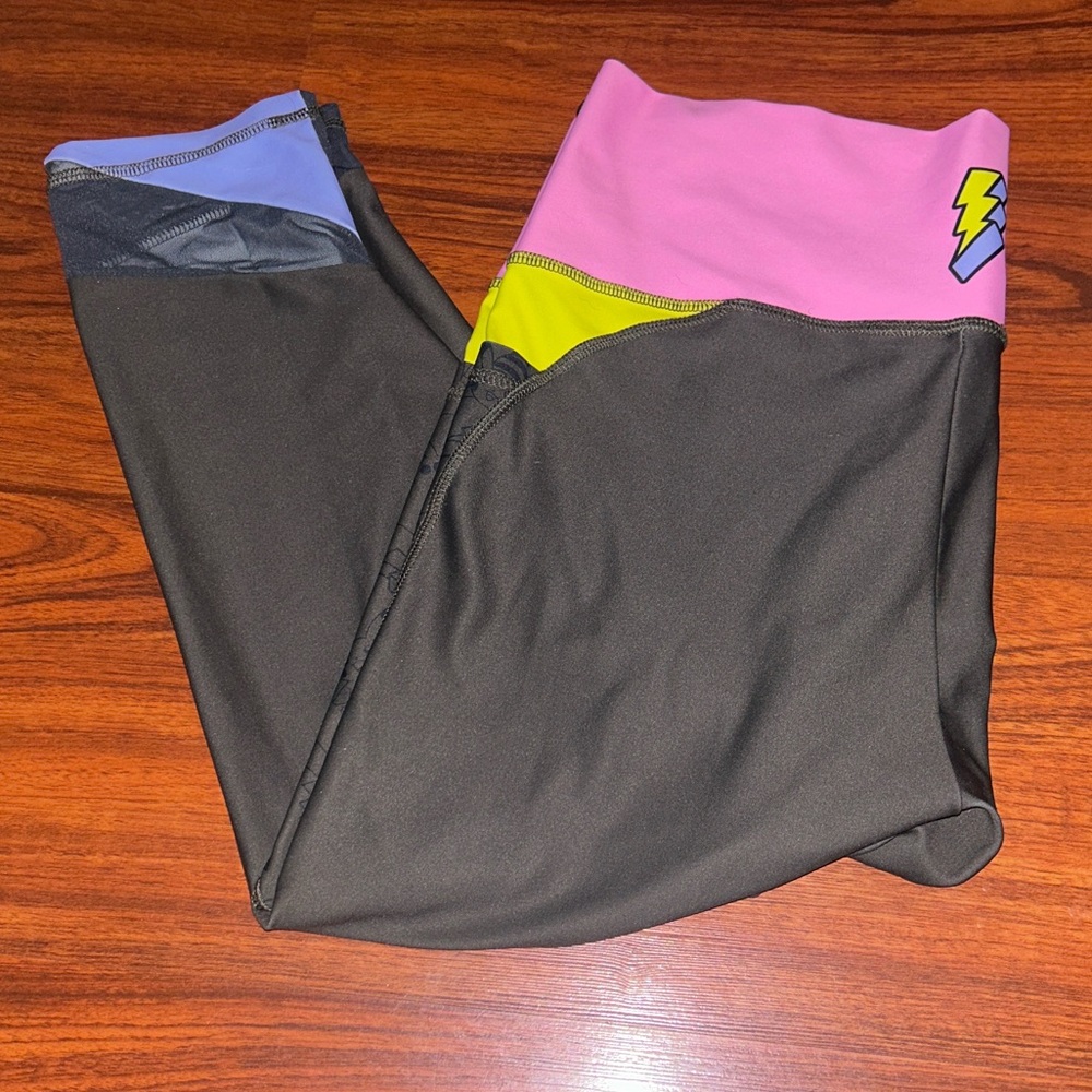 Pokémon Pikachu Color Block
Gray 3/4 Length Colorful Lightning Leggings sz XL